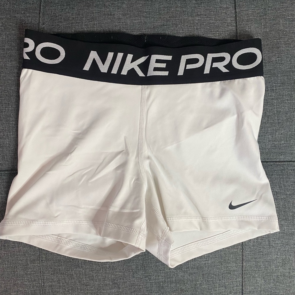 Nike Pro 3” shorts